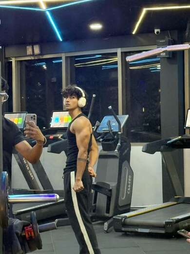 Gym feak ready to fulfill all fantasies - Alternate Photo