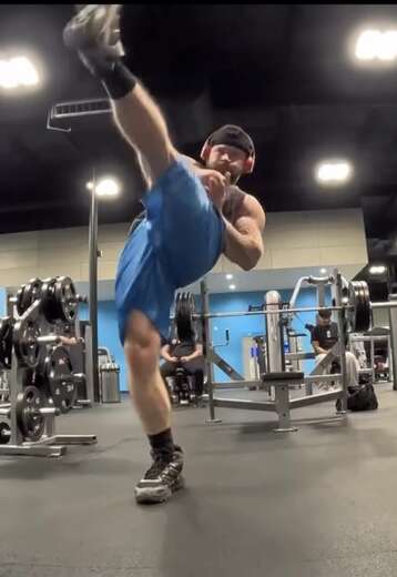 HOT!! STRONG ATHLETIC MALE FOR YOU! - Alternate Photo