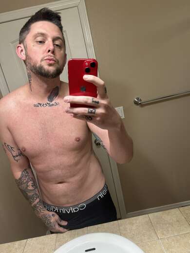 Straight, tattoos, masc, houseboy - Alternate Photo