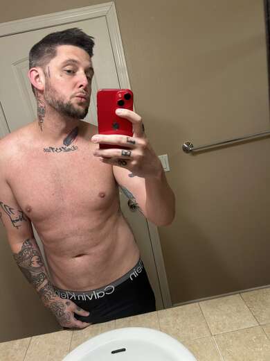 Straight, tattoos, masc, houseboy - Alternate Photo