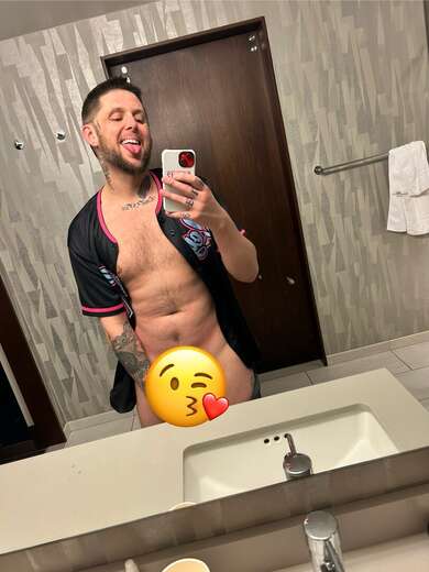 Straight, tattoos, masc, houseboy - Alternate Photo