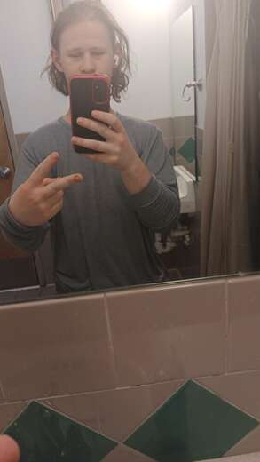 Im 5'6, have blue eyes, cowboy type - Alternate Photo