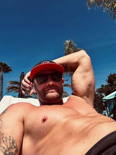 Muscle worship - Alternate Photo