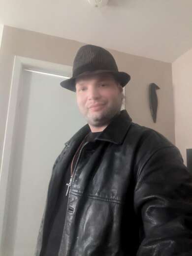 I am outgoing friendly fun and Kool 😎 - Alternate Photo
