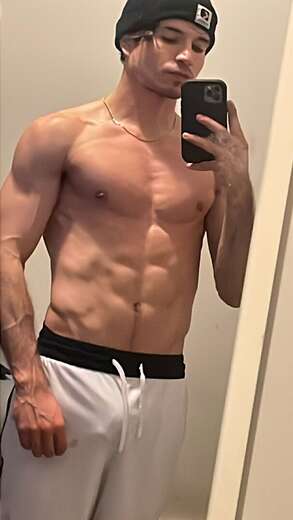 Latino, good looking, discreet. - Straight Male Escort in Toronto - Main Photo