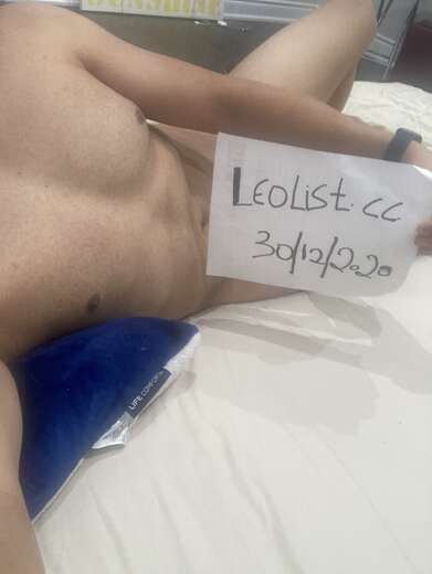Young well defined build - Straight Male Escort in Toronto - Main Photo